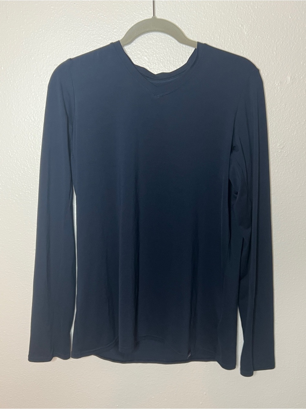 Patagonia Women’s Large Navy Capilene Daily V-Neck Long Sleeve Baselayer Shirt